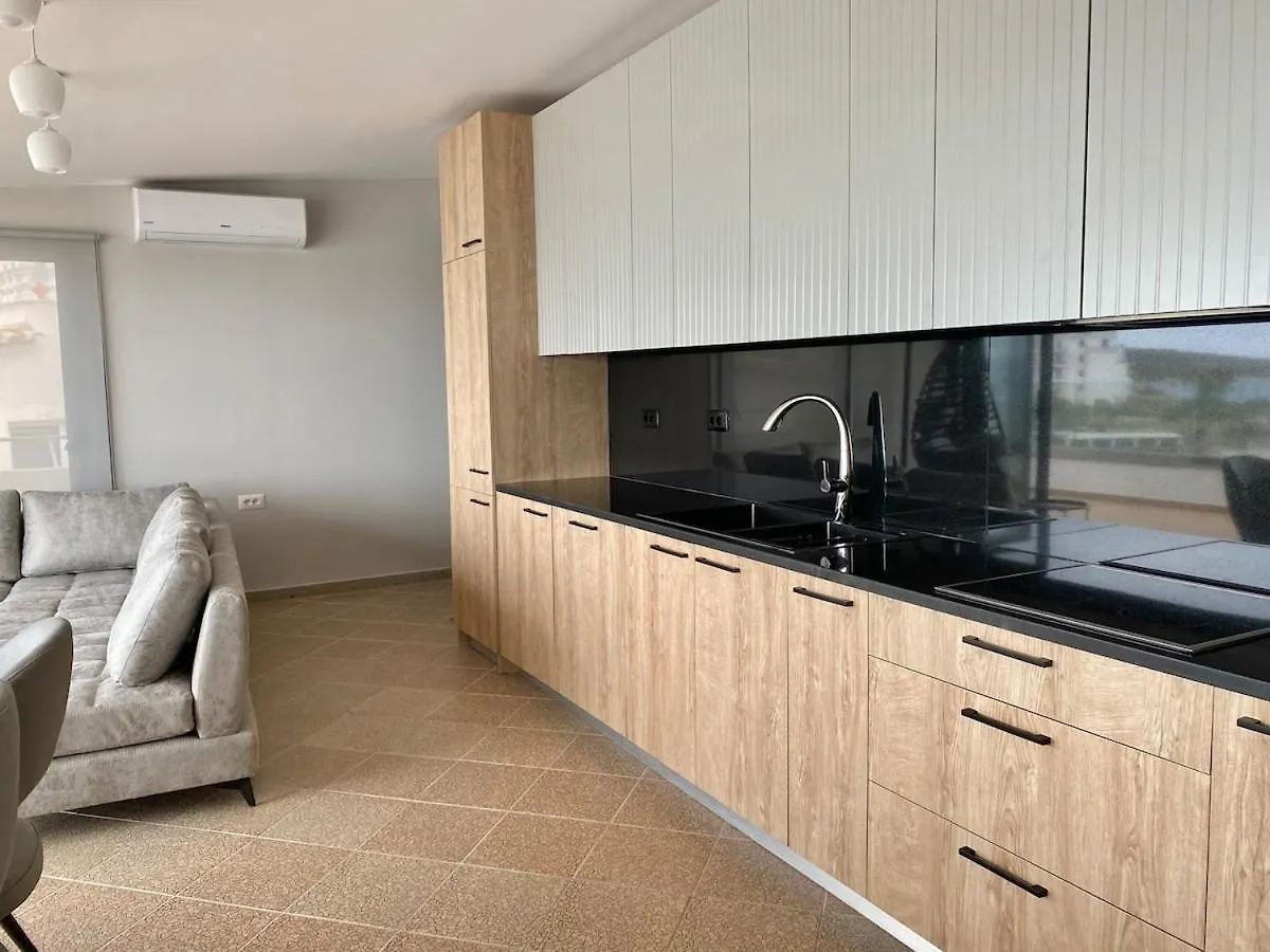Cyan Skies Saranda Appartement