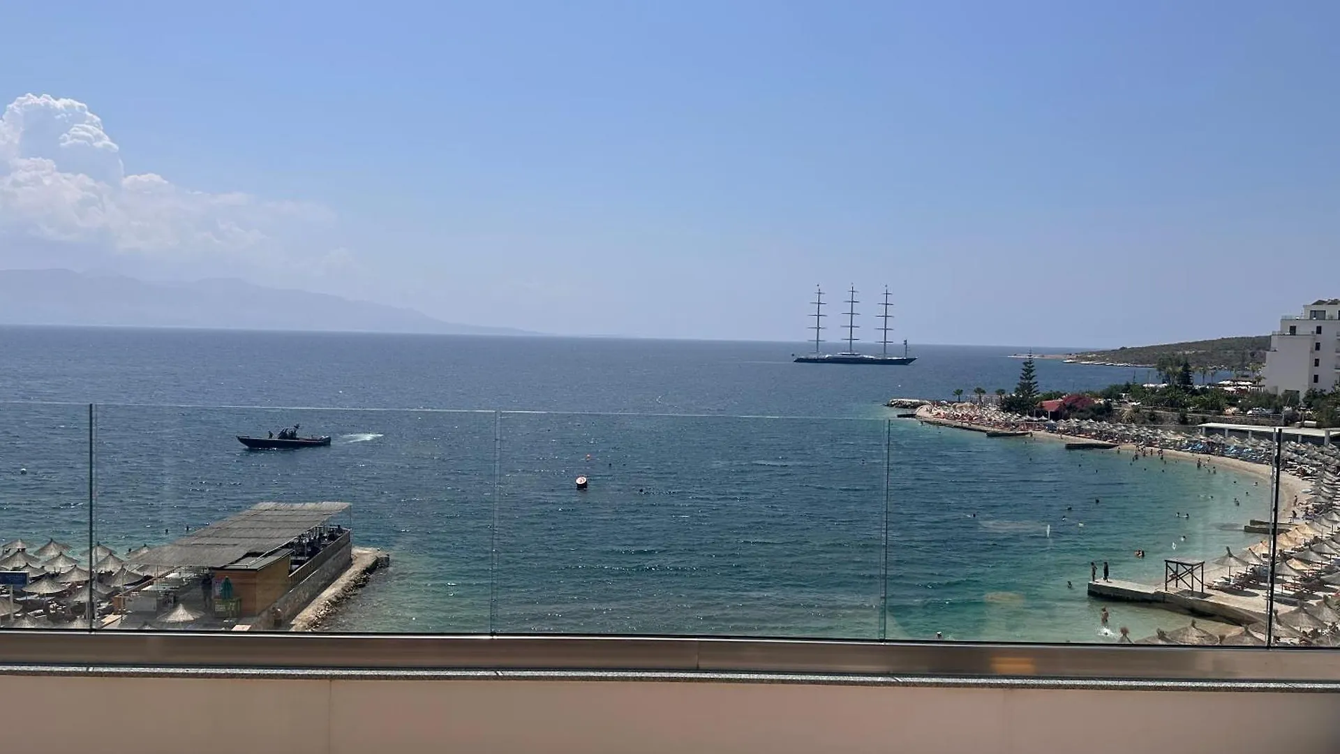 Cyan Skies Saranda Albanie
