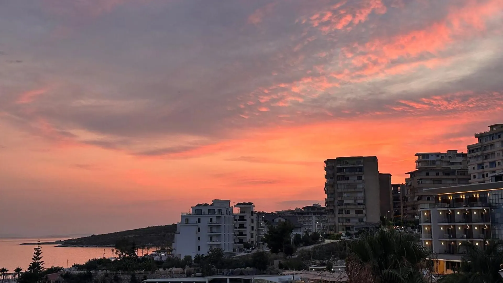 Cyan Skies Saranda Appartement